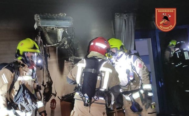 Las tareas de extinción y ventilación han concluido en apenas una hora y media. 