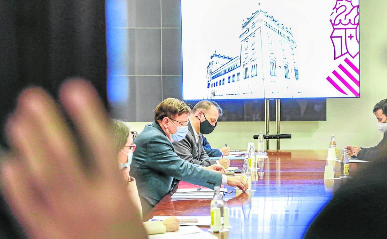 Reunión de altos cargos del Consell, en el Palau de la Generalitat