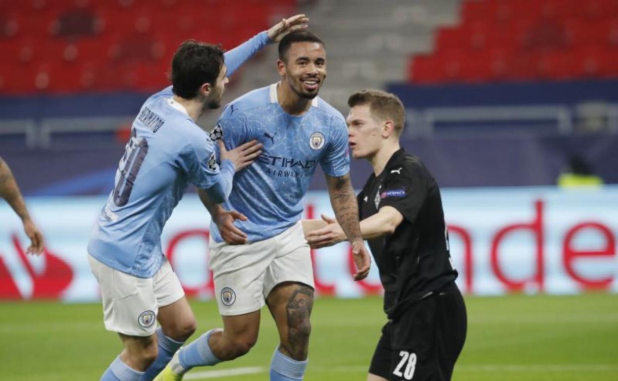 Gabriel Jesus celebra su gol al Mönchengladbach, el definitivo 0-2.