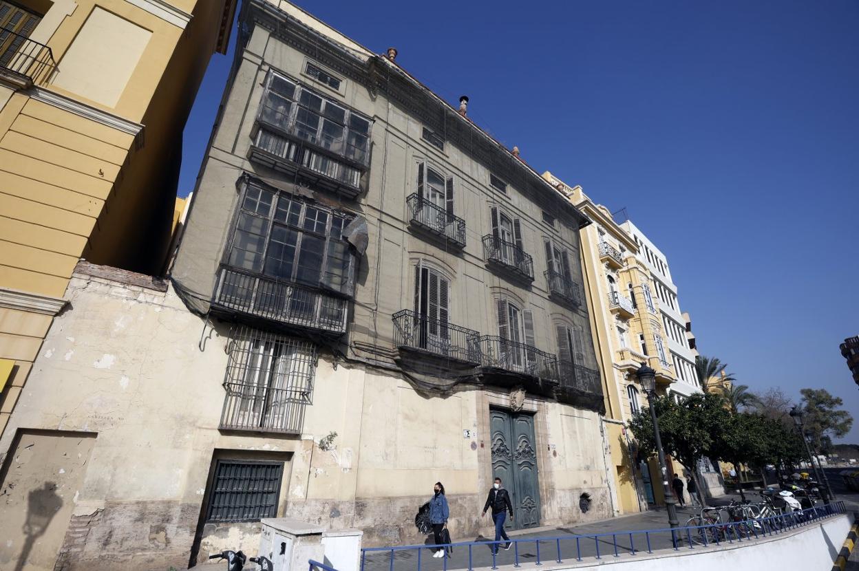 Fachada principal del Palacio de los Marqueses de Motortal, vista desde la plaza de Tetuán. jesús signes