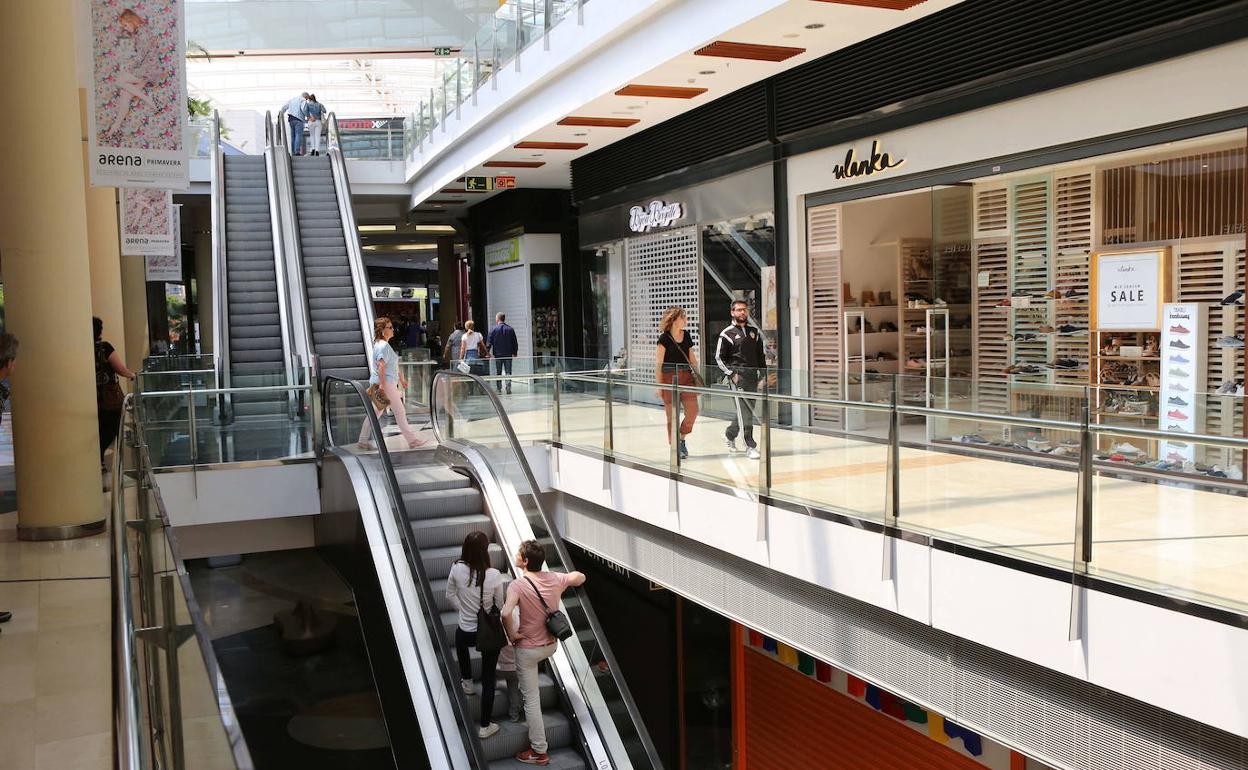 Centro comercial en Valencia, en una imagen de archivo.