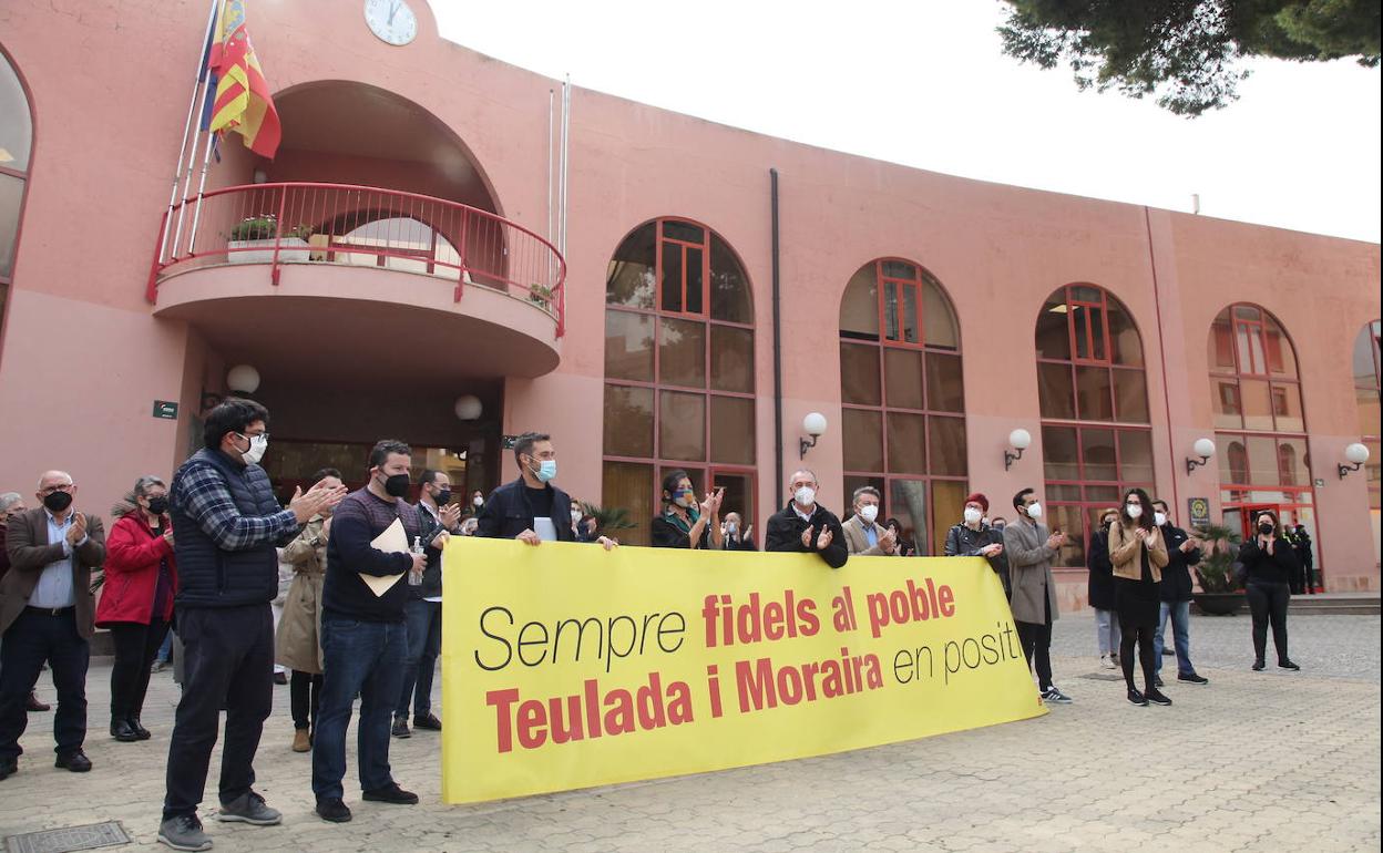 Concentración celebrada esta mañana para mostrar su repulsa a la moción de censura.