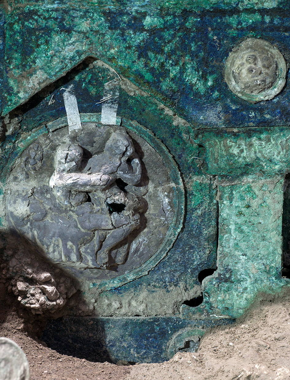 El parque arqueológico de Pompeya ha anunciado el descubrimiento de un gran carro para ceremonias, encontrado en excelente estado, a sólo unos cientos de metros al norte del famoso sitio cultural italiano. 