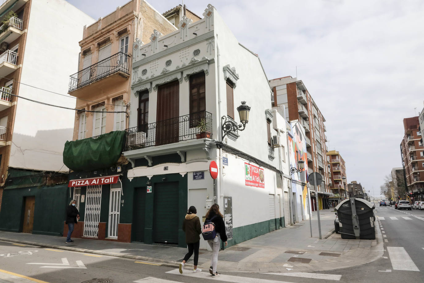 Rehabilitación y abandono. Tras 15 años de bloqueo por los recursos al anterior plan, el barrio muestra otro rostro, aunque los vecinos exigen más celeridad