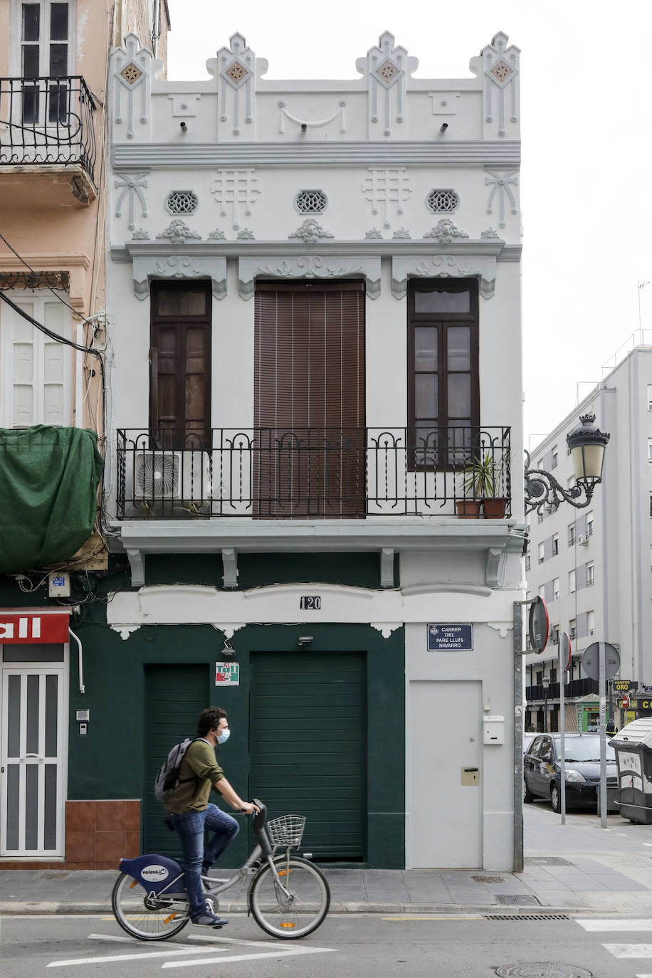 Rehabilitación y abandono. Tras 15 años de bloqueo por los recursos al anterior plan, el barrio muestra otro rostro, aunque los vecinos exigen más celeridad