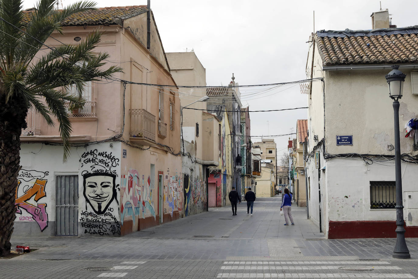 Rehabilitación y abandono. Tras 15 años de bloqueo por los recursos al anterior plan, el barrio muestra otro rostro, aunque los vecinos exigen más celeridad