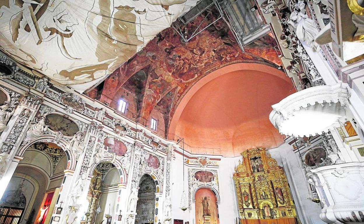 Interior de la iglesia de los Santos Juanes. 