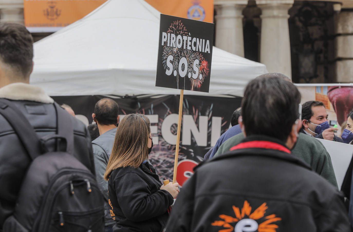 Fotos: La pirotecnia valenciana se concentra para dejar claro que el sector se muere