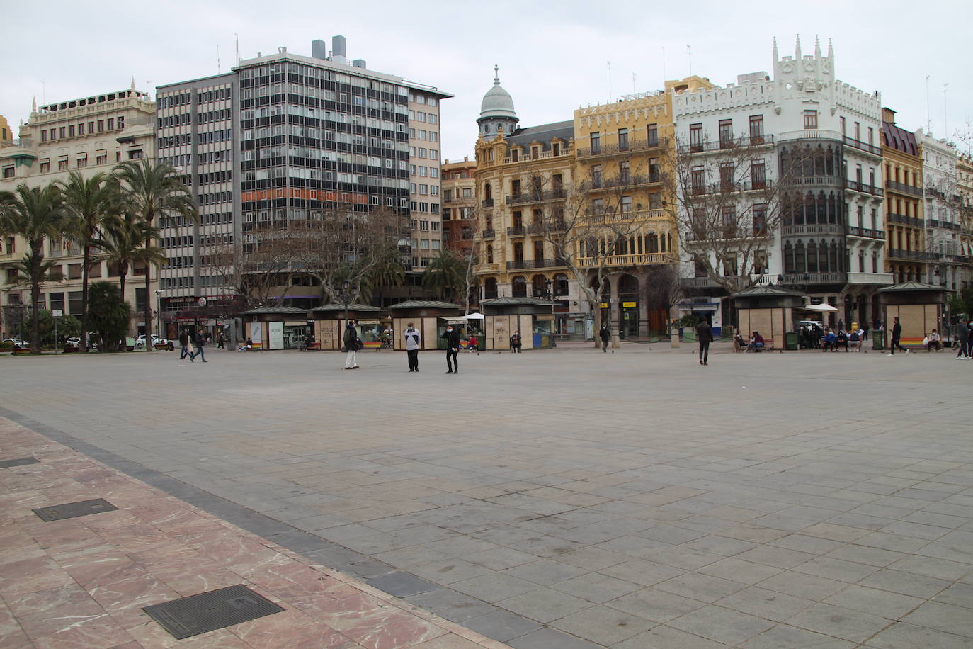 'La catedral de la pólvora', vacía de pólvora y de detalles falleros. Para el próximo 10 de marzo se ha anunciado la instalación de un pebetero para recordar a las personas que han fallecido por el Covid-19, justo el día en el que se cumple 1 año de la suspensión de las Fallas 2020 ante el inicio de la pandemia.