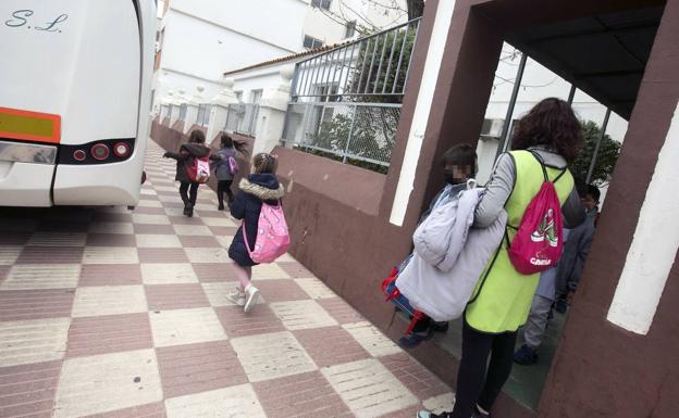 Sanidad prepara el plan de vacunación del personal en los colegios valencianos