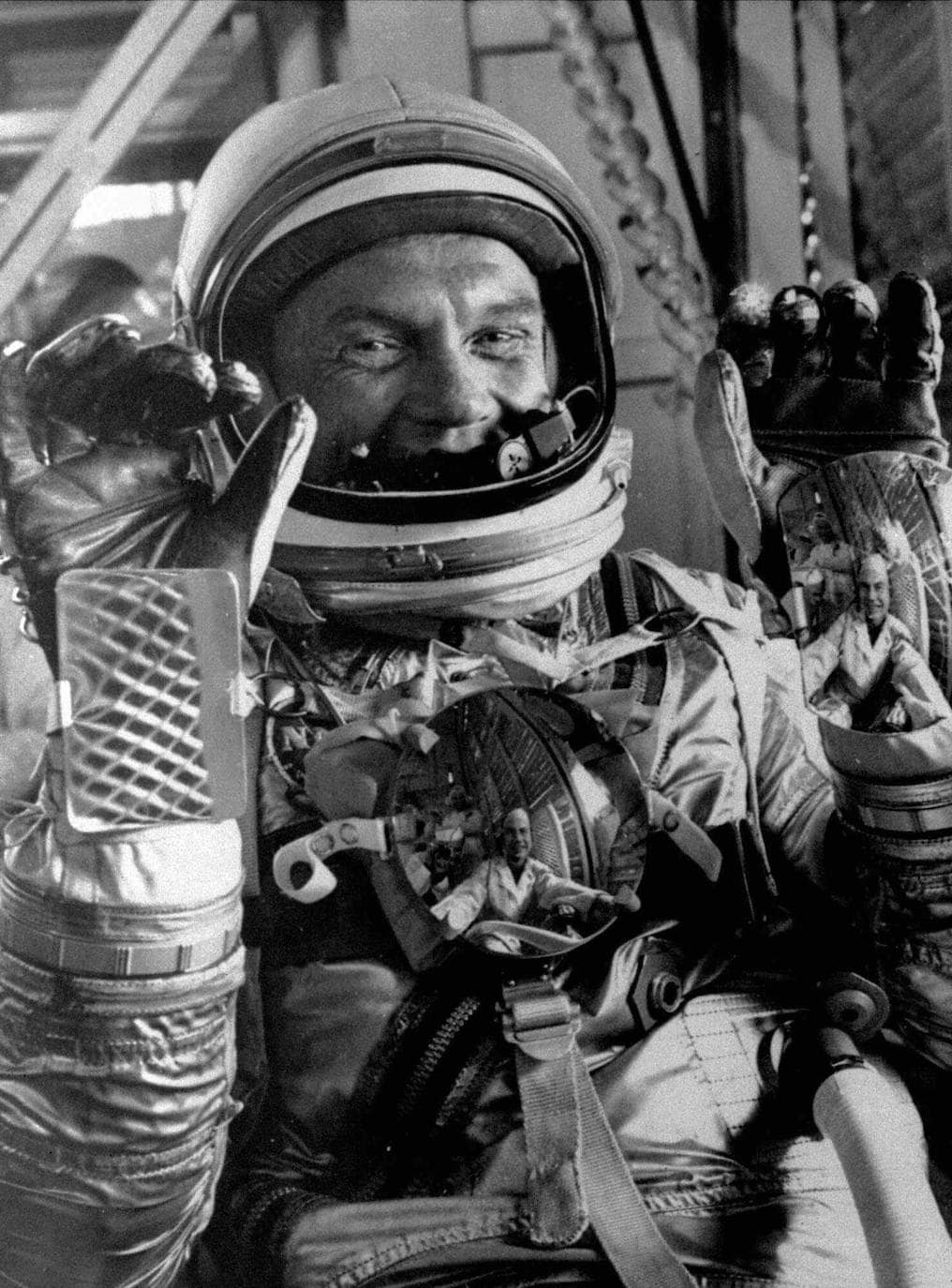 El senador John Glenn, exastronauta, el primero que estuvo en órbita alrededor de la Tierra.