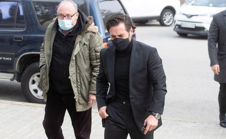 Amigos y familiares dan el último adiós a Álex Casademunt