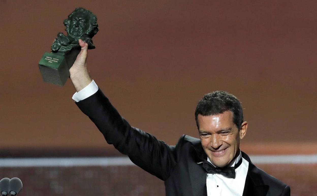 Antonio Banderas será el conductor de la gala junto a María Casado. 