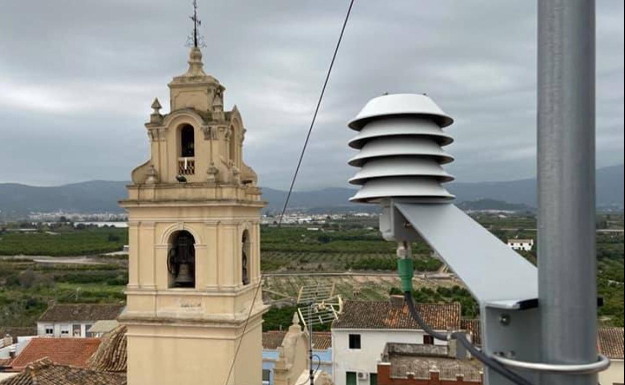 El sensor instalado en El Real de Gandia para medir el CO2. 