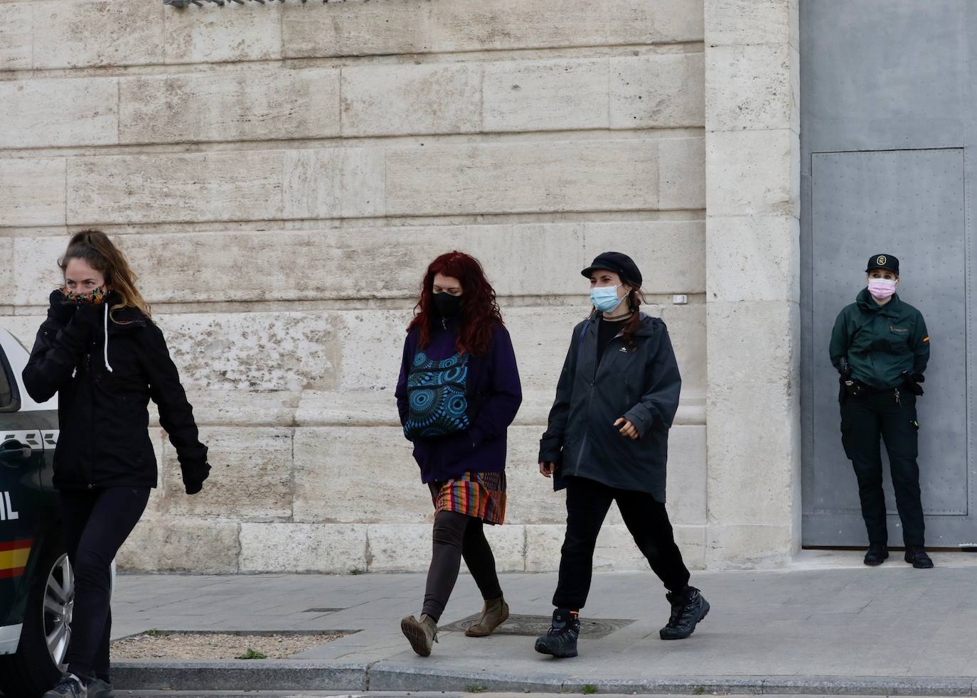 Un grupo de mujeres ocupa la Delegación del Gobierno en Valencia