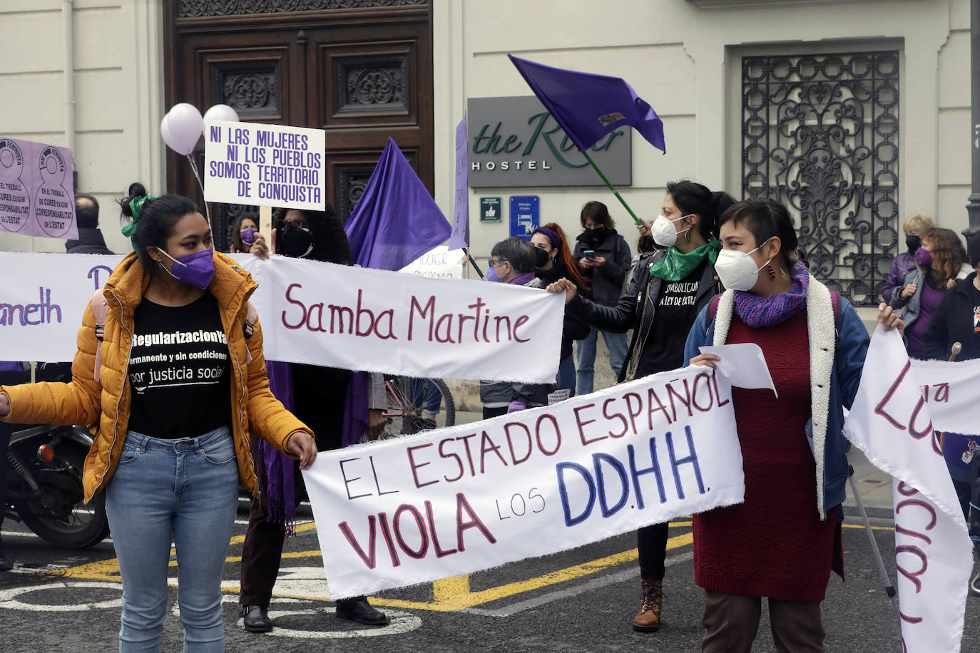 Uno de los actos en la Plaza del Ayuntamiento de Valencia