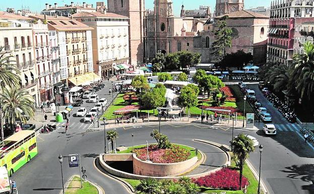 Aparcamiento. El acceso del parking será trasladado a un lateral de la plaza.