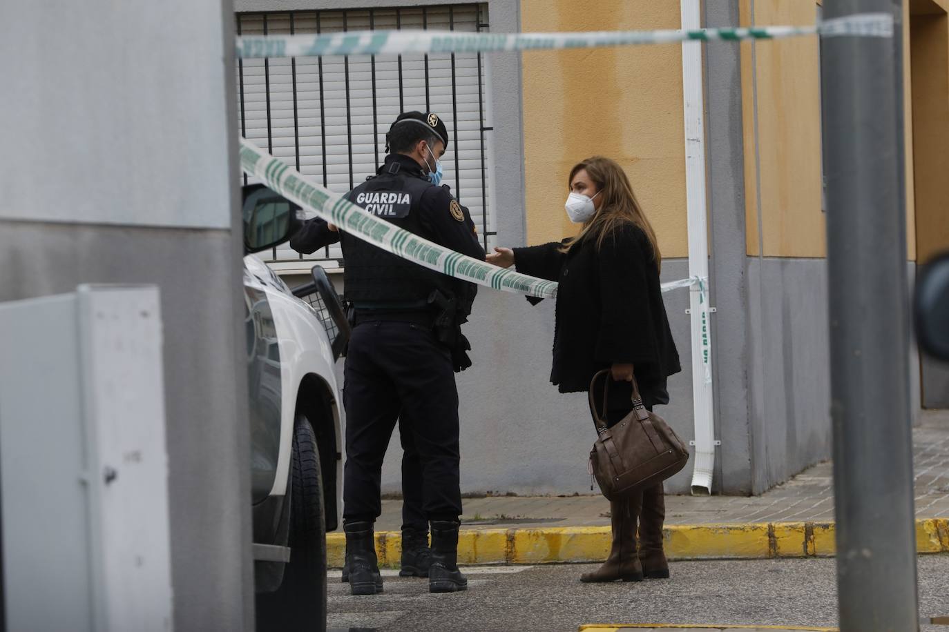 Fotos: Un hombre asesta siete cuchilladas a su expareja en Massamagrell