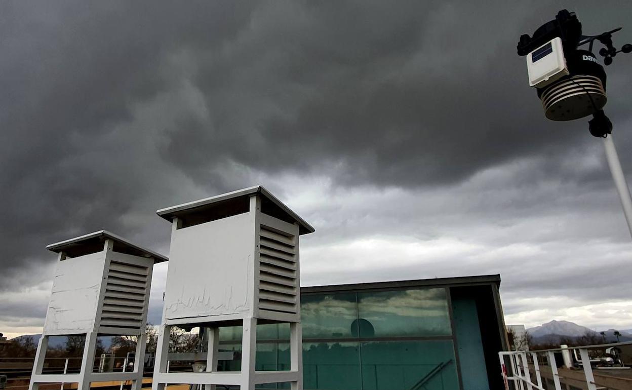 Imagen reciente de la estación meteorológica de la Universidad de Alicante. 