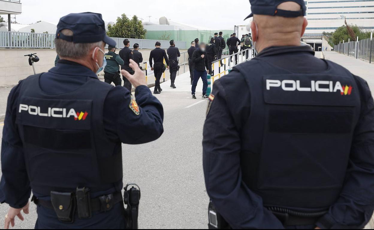 Agentes de la Policía Nacional.