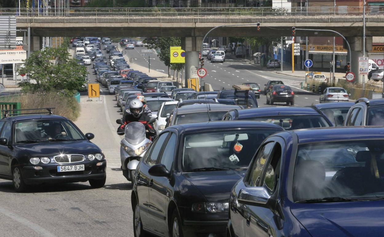 Atasco en la salida del acceso a Valencia por la autovía de Torrent. 