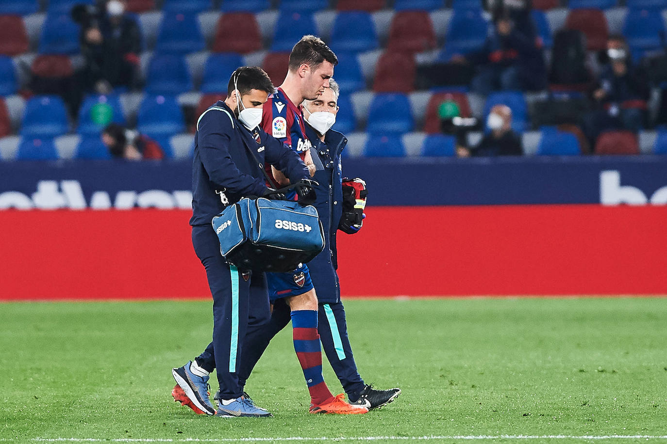 Las mejores imágenes del derbi entre el Levante UD y el Valencia CF