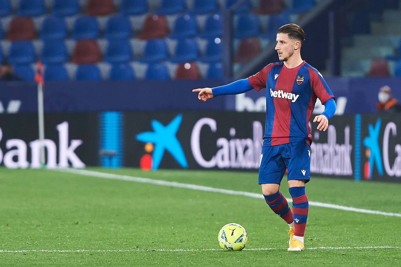 Las mejores imágenes del derbi entre el Levante UD y el Valencia CF