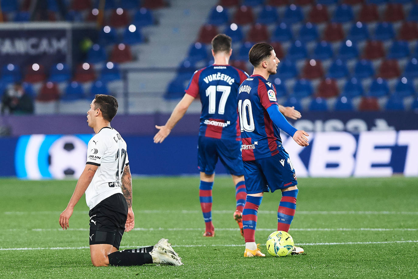 Las mejores imágenes del derbi entre el Levante UD y el Valencia CF