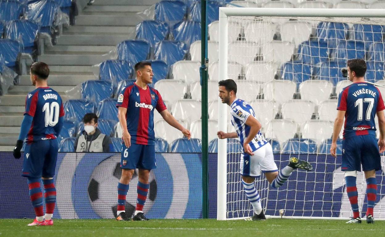 Bardhi, Duarte y Vukcevic, en el partido ante la Real Sociedad