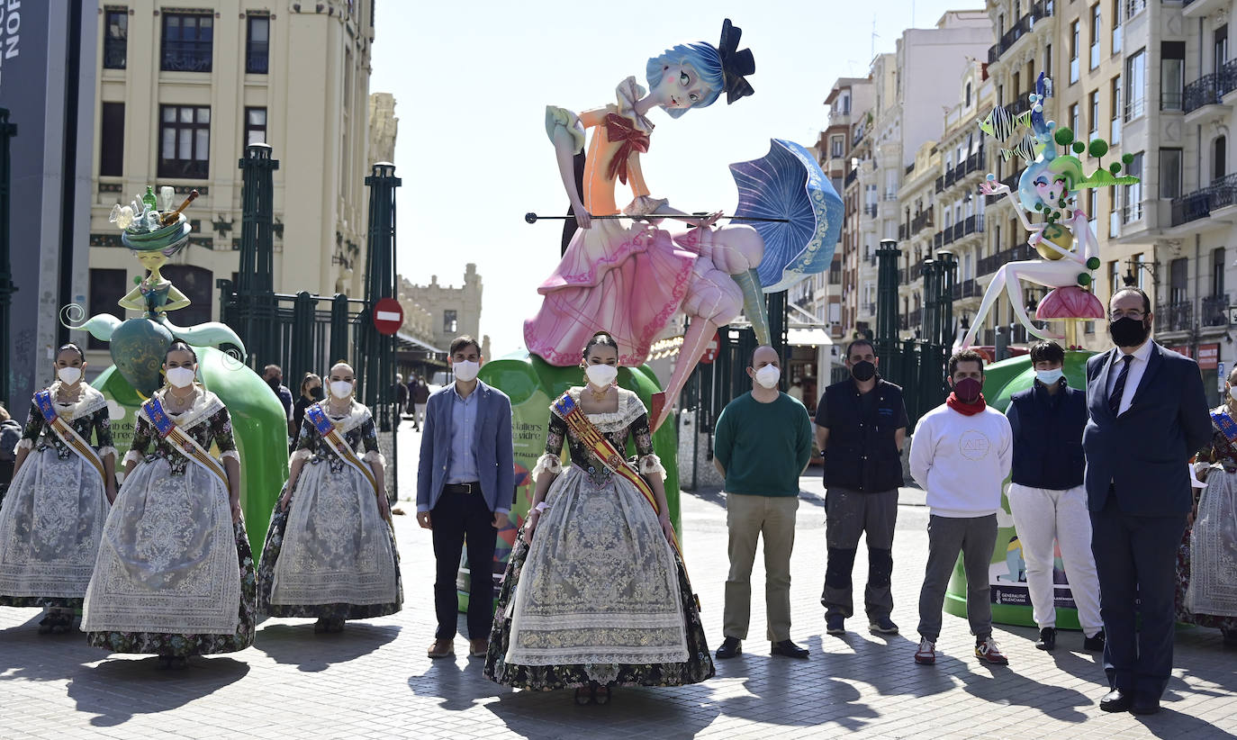 Los artistas falleros Paco Torres, Tedi Chichanova, Víctor Hugo, Juanjo Salom, Ausiàs Estrugo y Reyes Pe han plantado un monumento encima de seis contenedores de vidrio localizados en lugares emblemáticos de la ciudad hasta el próximo día 21.