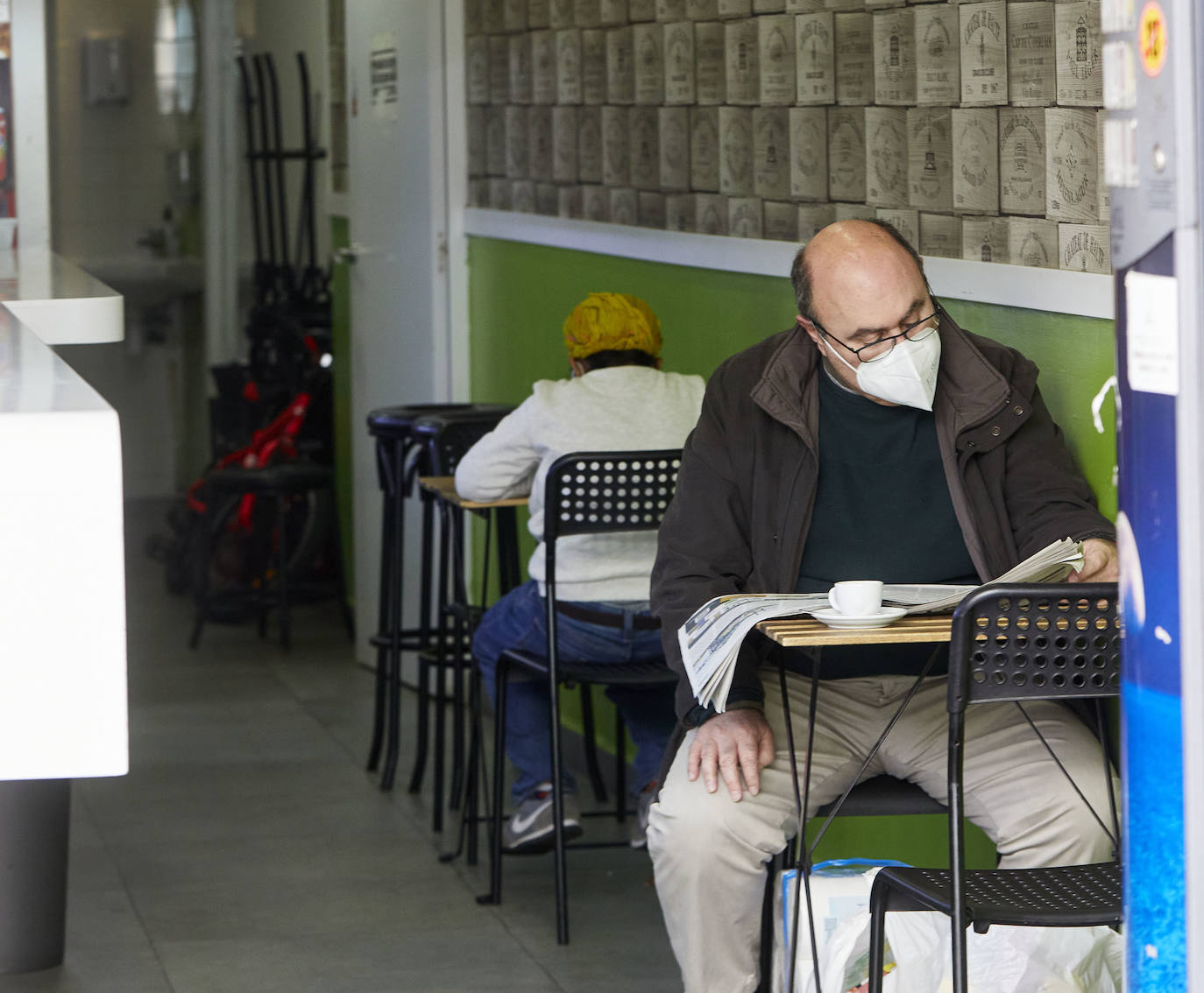 La Comunitat Valenciana avanza en su desescalada con la apertura de bares y restaurantes al 30% en interior y al 100% en terrazas. 