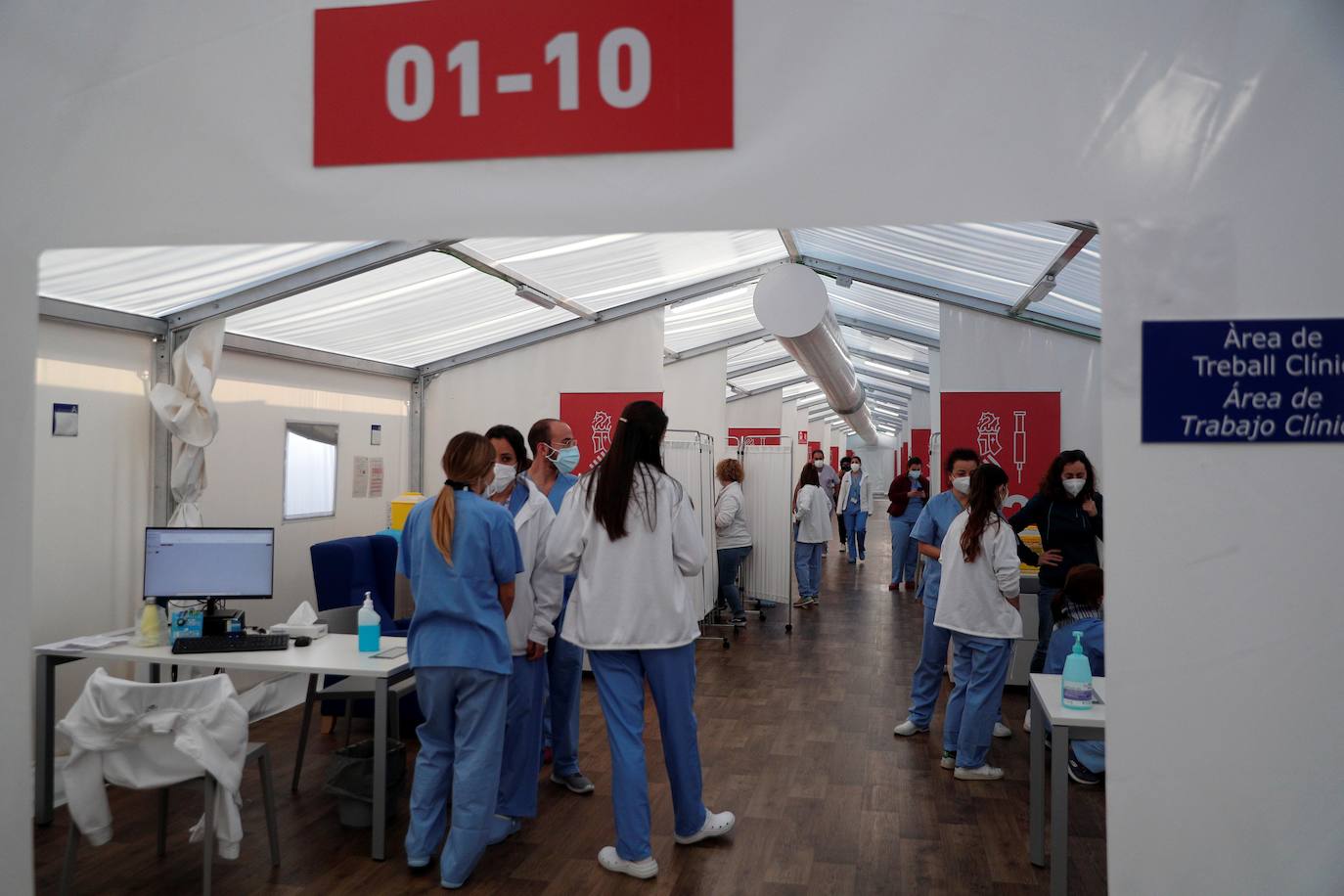 Fotos: La vacunación de docentes en la Comunitat, suspendida