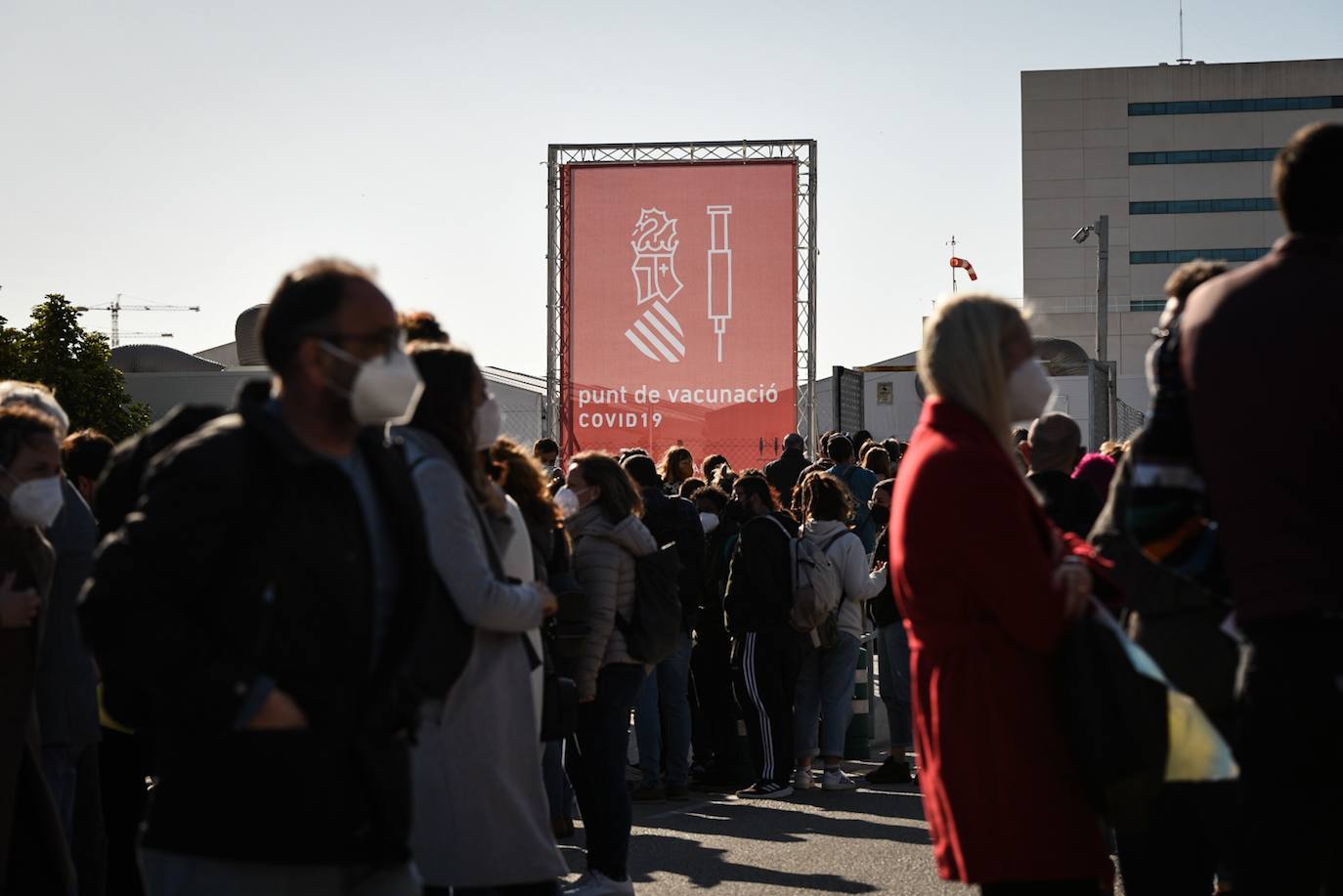 Fotos: La vacunación de docentes en la Comunitat, suspendida