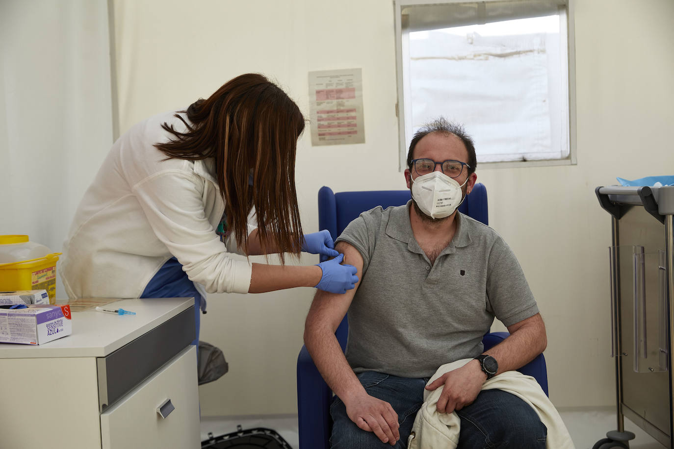 Fotos: La vacunación de docentes en la Comunitat, suspendida