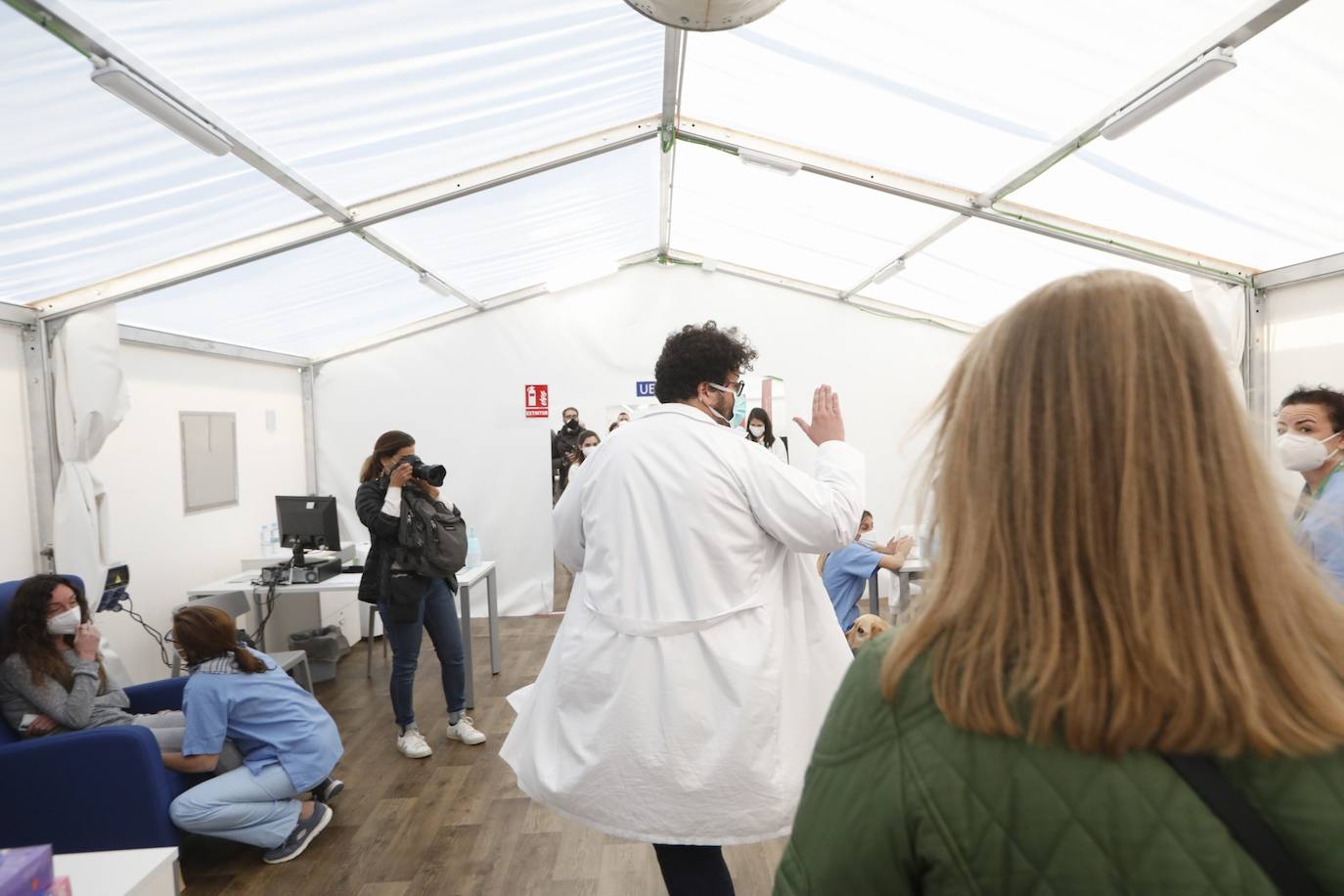 Fotos: La vacunación de docentes en la Comunitat, suspendida