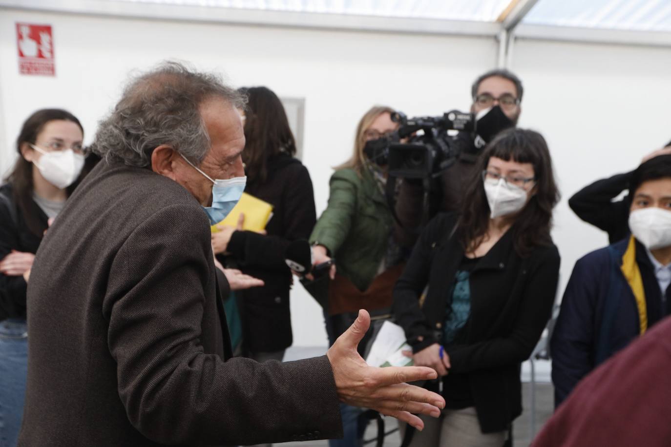 Fotos: La vacunación de docentes en la Comunitat, suspendida