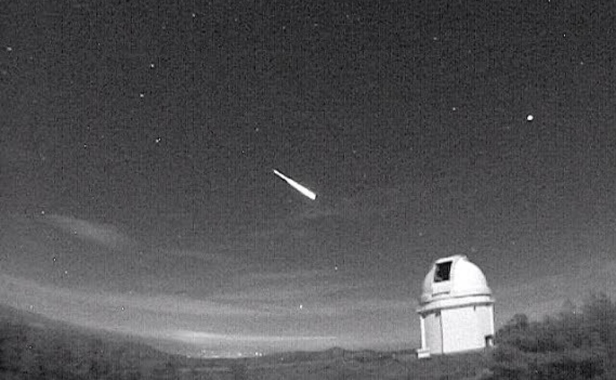 Imagen captada por el Observatorio de Calar Alto, en Almería, del trozo de asteroides que cruzó el Sur de España, convertido en una bola de fuego, en 2016