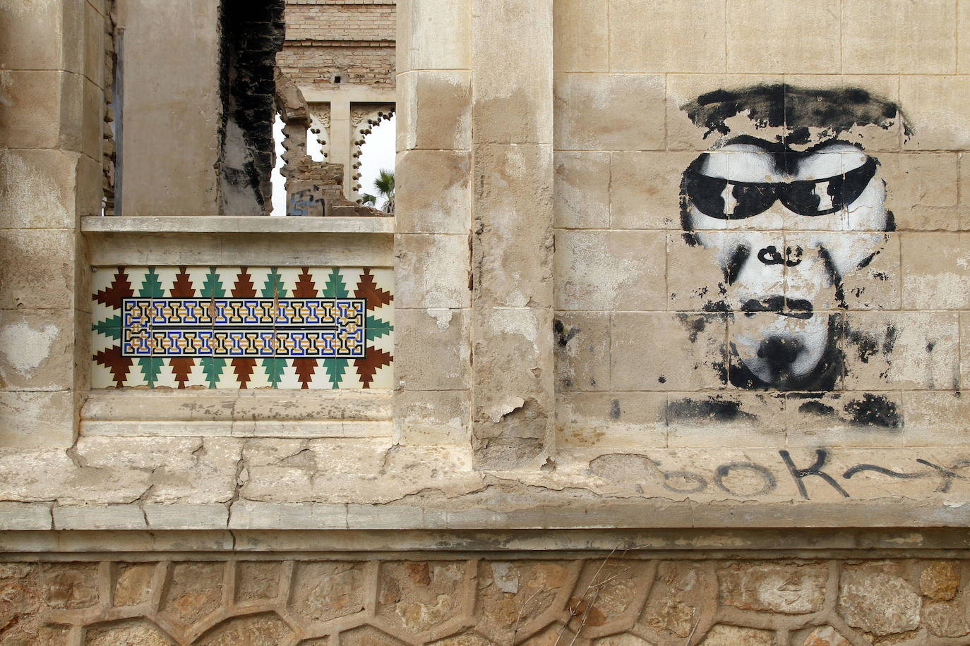 Dos monumentos valencianos han entrado en la lista roja del patrimonio, una iniciativa de la asociación Hispania Nostra que recoge bienes sometidos a riesgo de desaparición, destrucción o alteración esencial de sus valores. Se trata del chalé Giner Cortina, en la localidad de Torrent (Valencia), y la alquería casa de Bonanza, en Orihuela (Alicante). En pantalla, una imagen de archivo del primero.