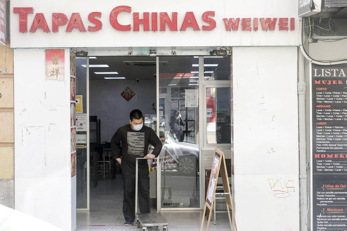 Algunos vecinos y comerciantes ya no se niegan a que la zona se denomine 'Chinatown'si eso va a dar visibilidad y visitantes. Otros muestran su firme rechazo a una iniciativa impulsada desde los presupuestos participativos del Gobierno municipal con el voto a favor de sólo 342 personas.