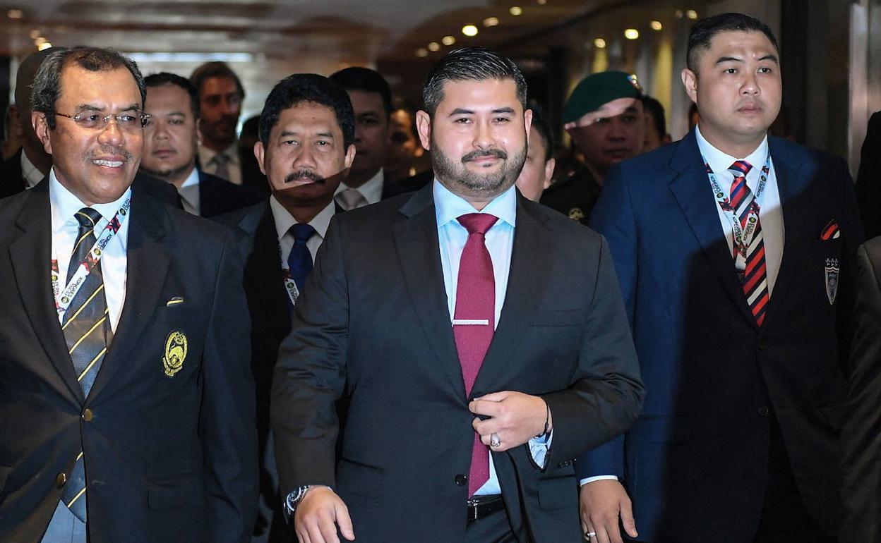 Tunku Ismail, en el centro de la imagen