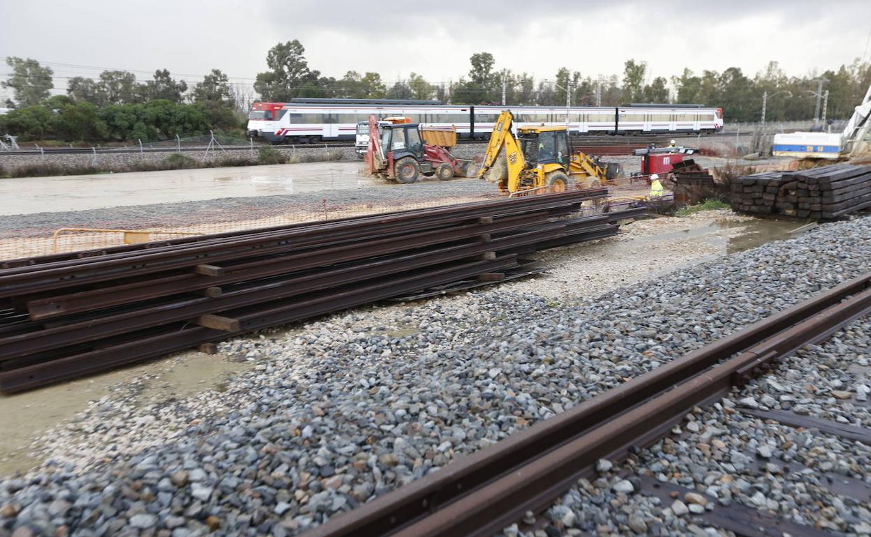 Instalación de la plataforma del tercer carril. 