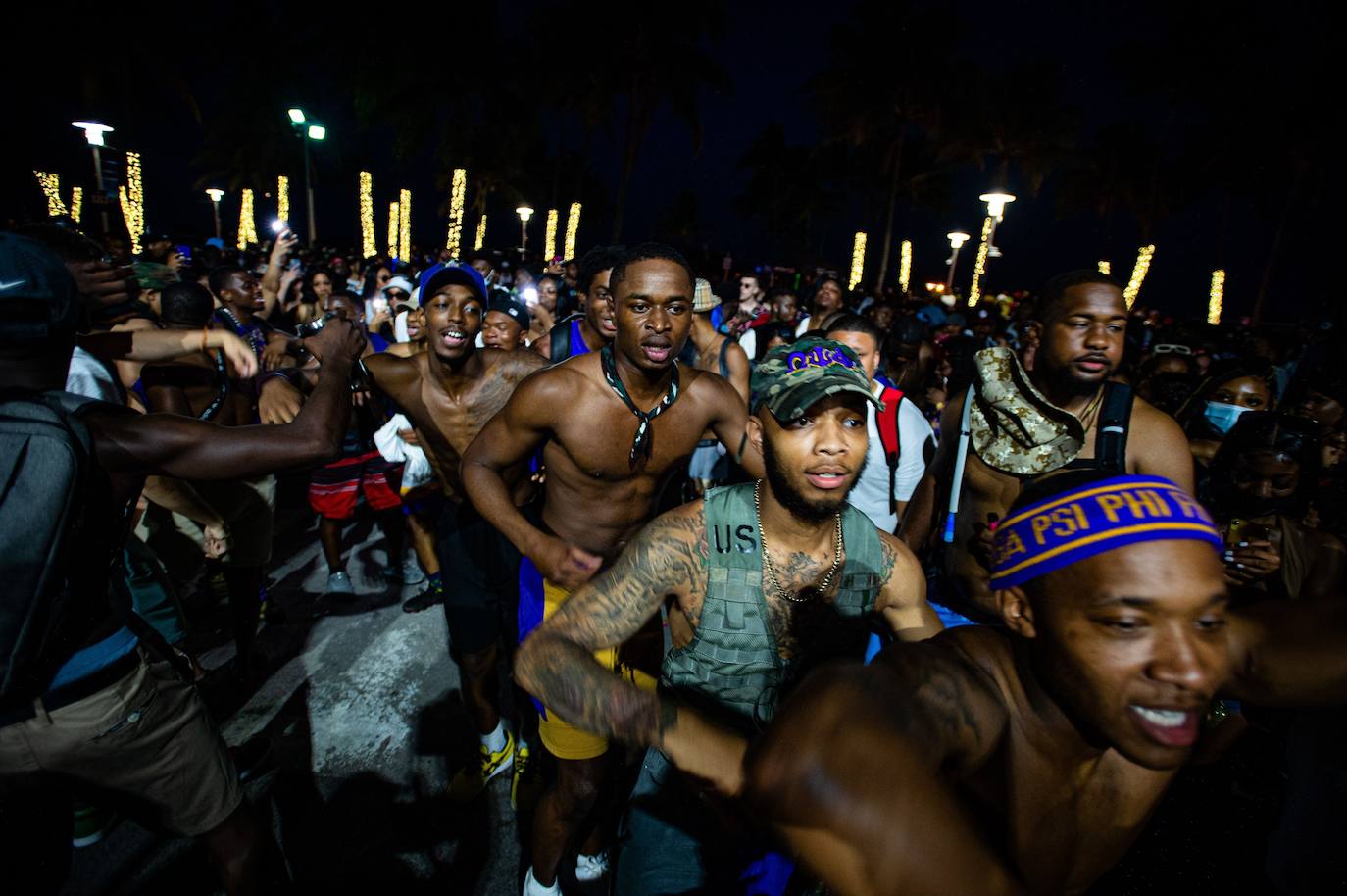 Con la llegada masiva de estudiantes y visitantes a Miami Beach durante el 'Spring Break' o receso de primavera, las autoridades luchan para contener la violencia y la pandemia, aunque con pocas herramientas tras la orden del gobernador de Florida, Ron DeSantis, de prohibir multas contra infractores por el Covid-19. 