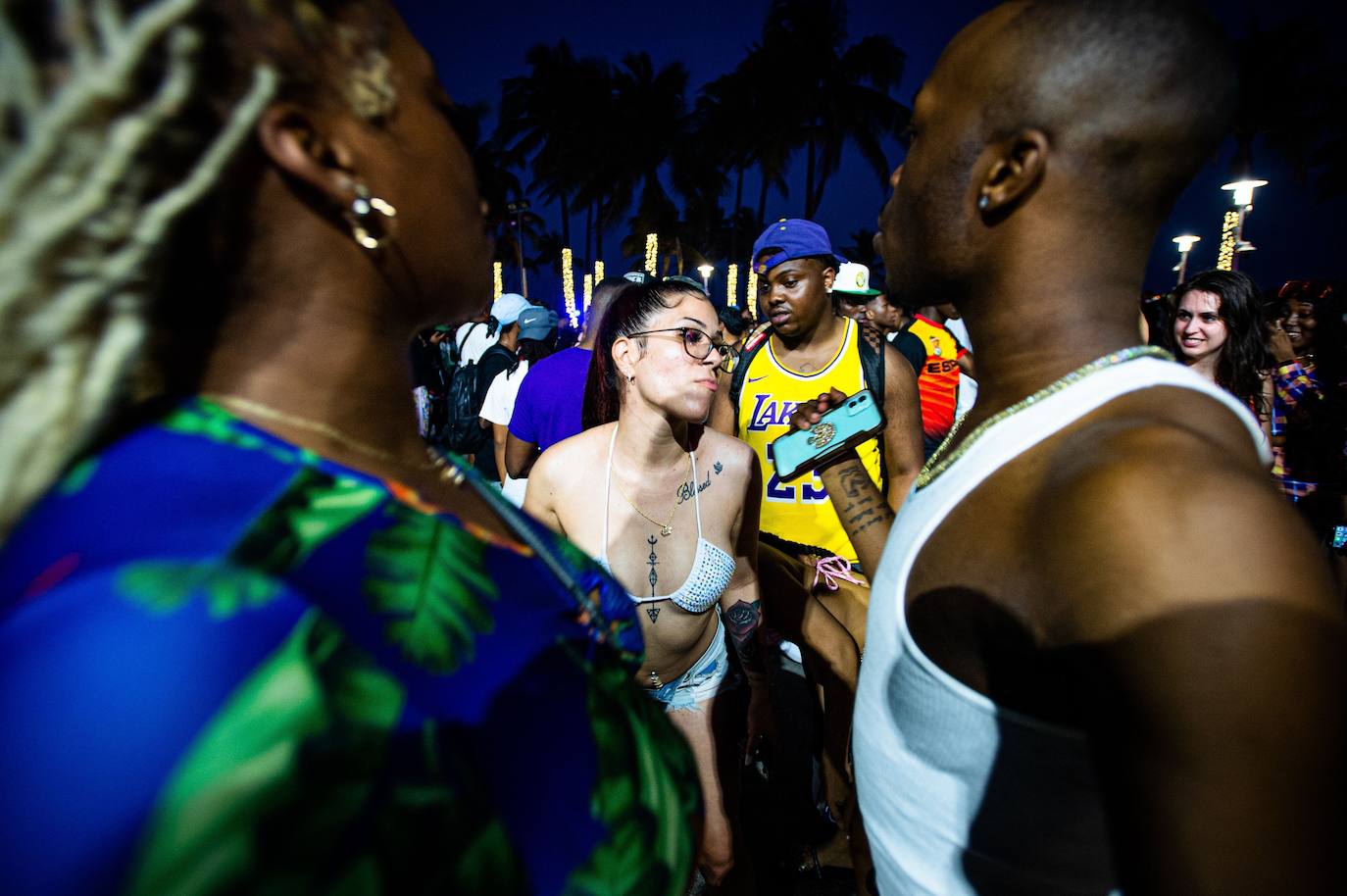 Con la llegada masiva de estudiantes y visitantes a Miami Beach durante el 'Spring Break' o receso de primavera, las autoridades luchan para contener la violencia y la pandemia, aunque con pocas herramientas tras la orden del gobernador de Florida, Ron DeSantis, de prohibir multas contra infractores por el Covid-19. 