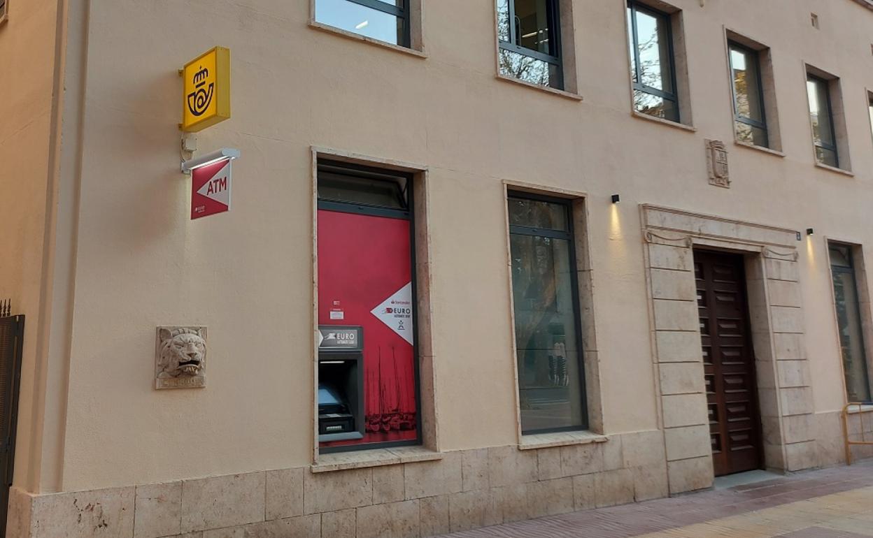 El cajero instalado en Correos. 