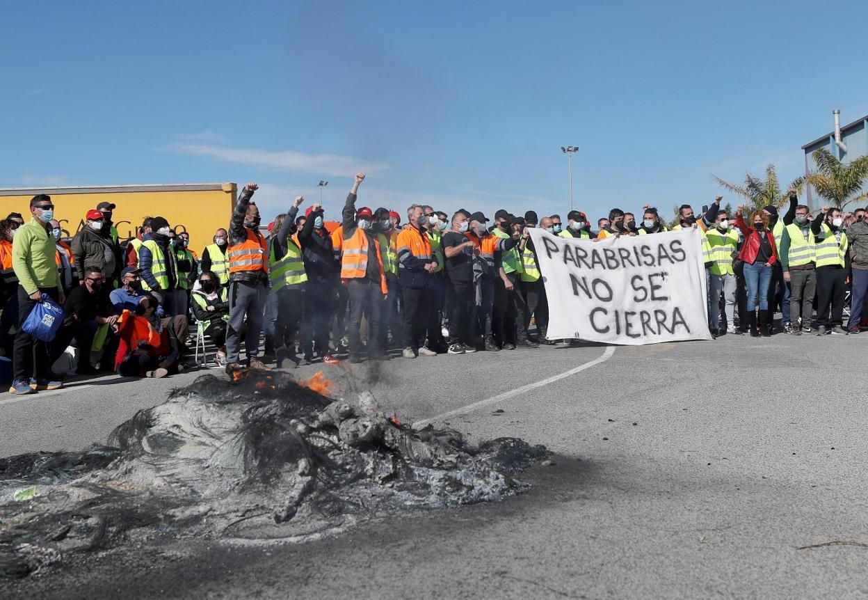 Jornada de huelga en Pinlkington Sagunto. EFE/ Manuel Bruque