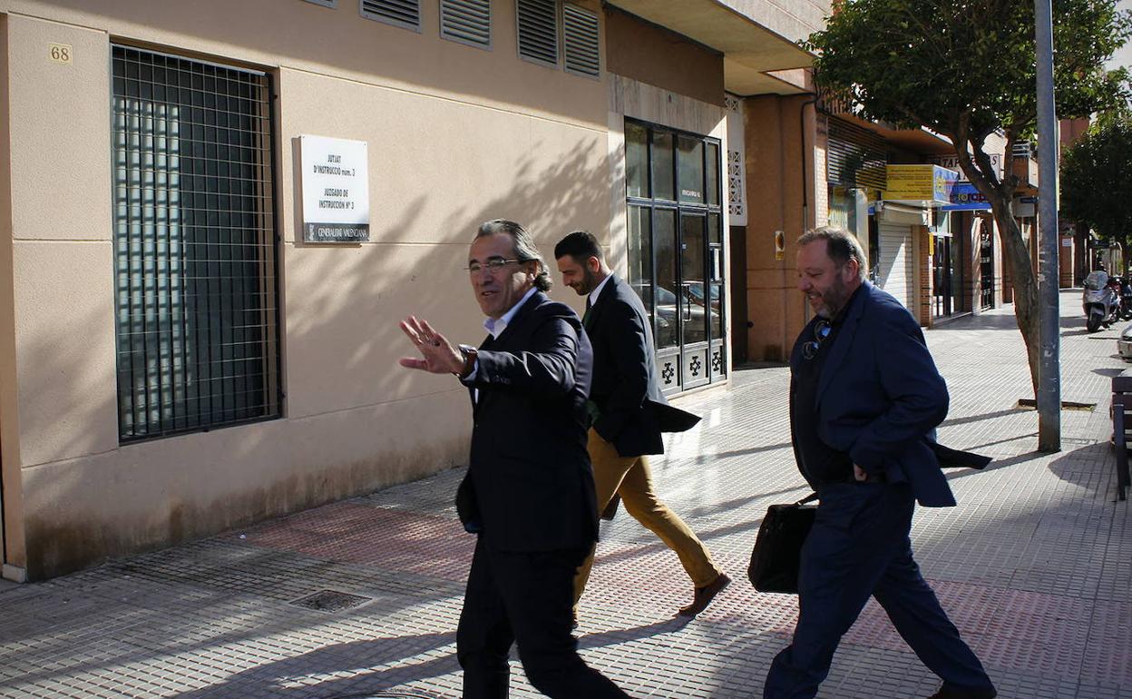 El exalcalde de Gandia Arturo Torró, en una imagen de archivo, acudiendo a declarar al juzgado. 