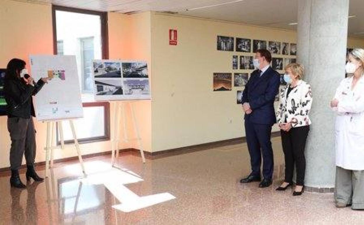 Visita de Puig al Hospital de San Juan, este mediodía. 