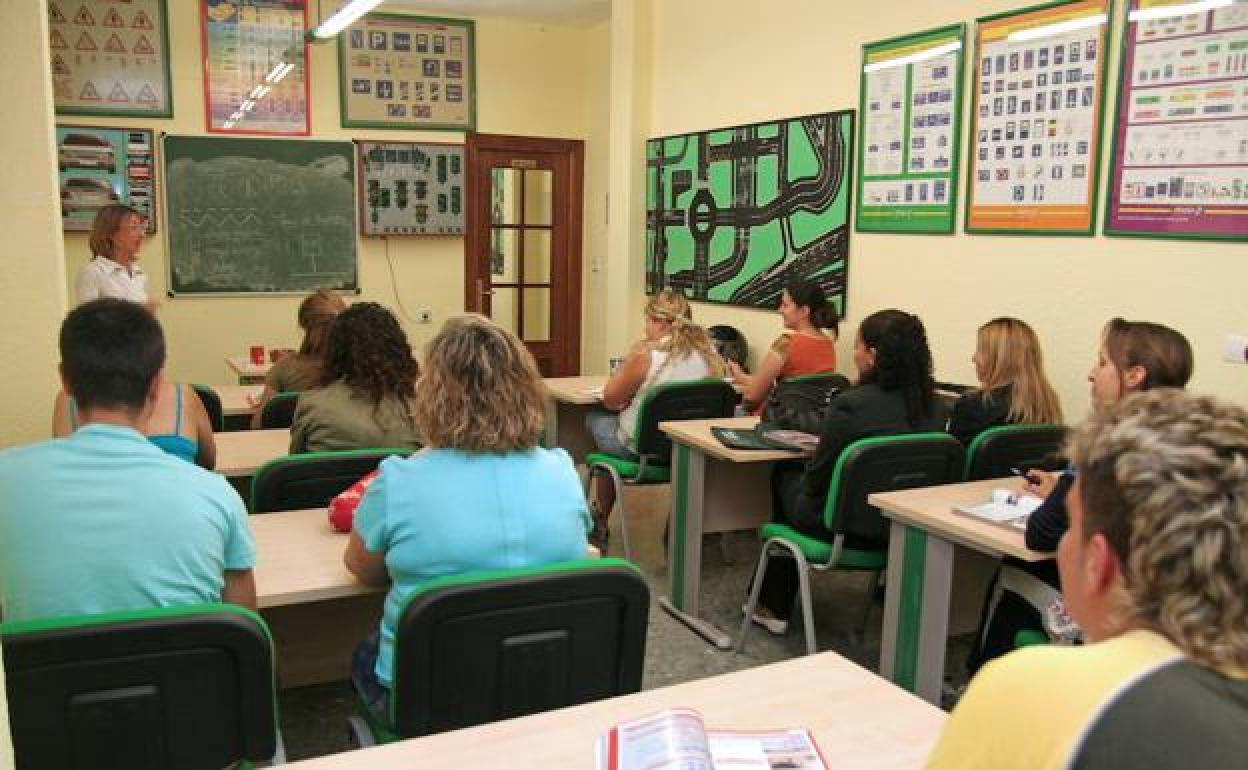 Foto de archivo de una autoescuela.