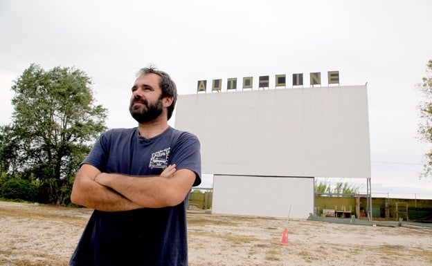 Carles Miralles, copropietario del Drive-in junto a su padre.