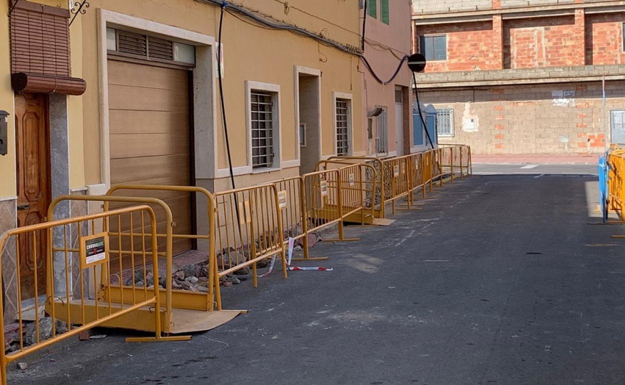 La renovación de la red de agua se ha iniciado en la calle  Bonaire. 